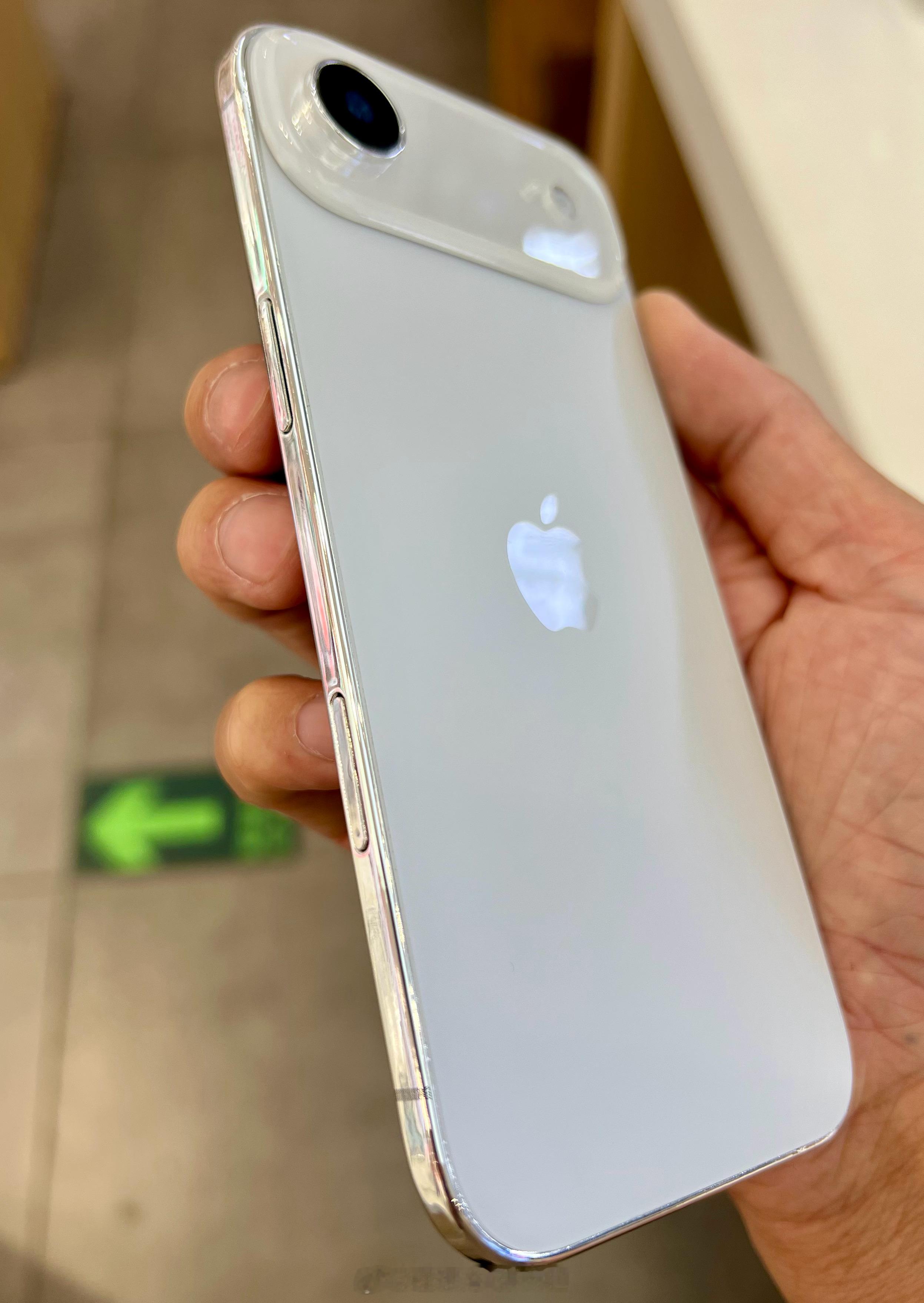 iphone17air 这玩意儿国内到底啥时候能上？[费解] ​​​