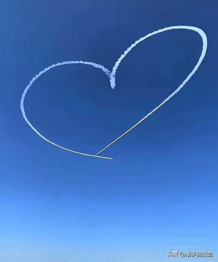 刚刷到一个中东那边的评论，真的挺扎心的。有个伊朗网友感叹，说现在半个地球都在冒烟