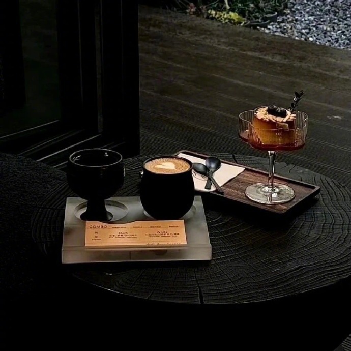 ☕️𓈒𓏸 ʺ̤ “烦躁的时候不要说话 安静的待会    成年人的烦恼 和谁说