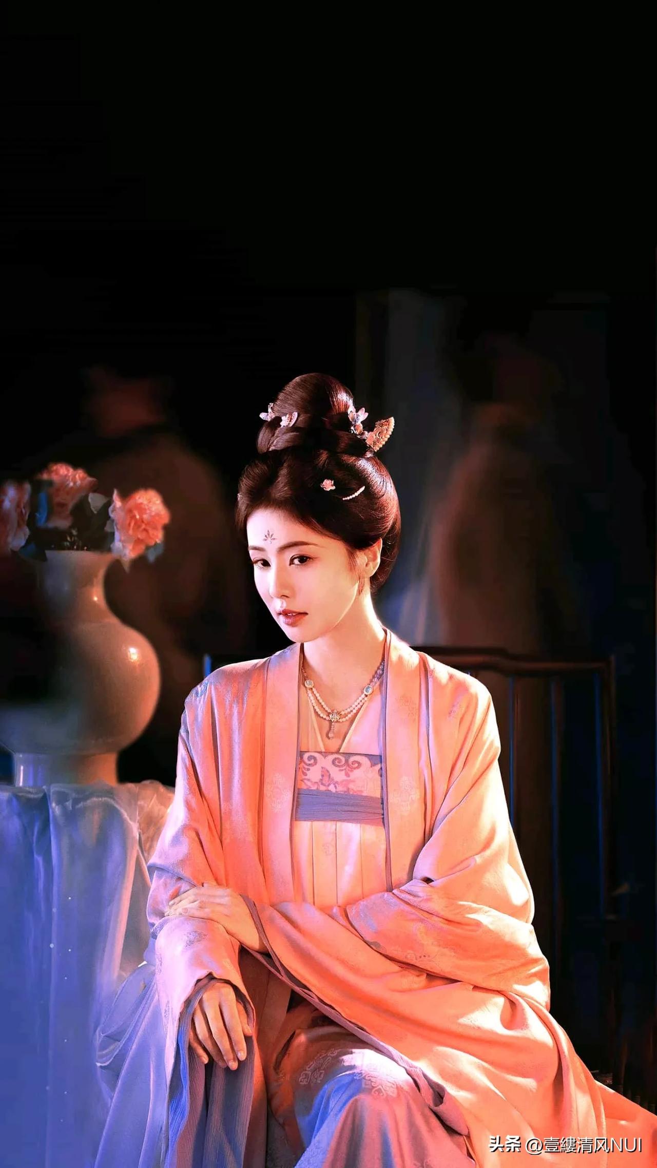 这才是双强权谋的正确打开方式，白鹿新剧《莫离》上演先婚后爱。
