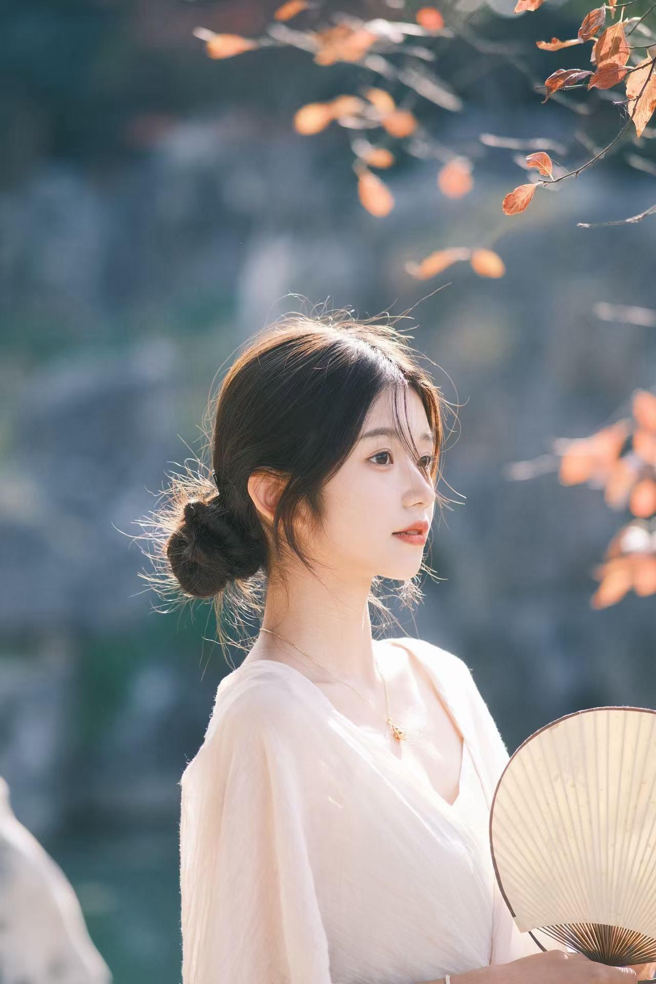 红尘兜转百世 听风细看窗边  ＃