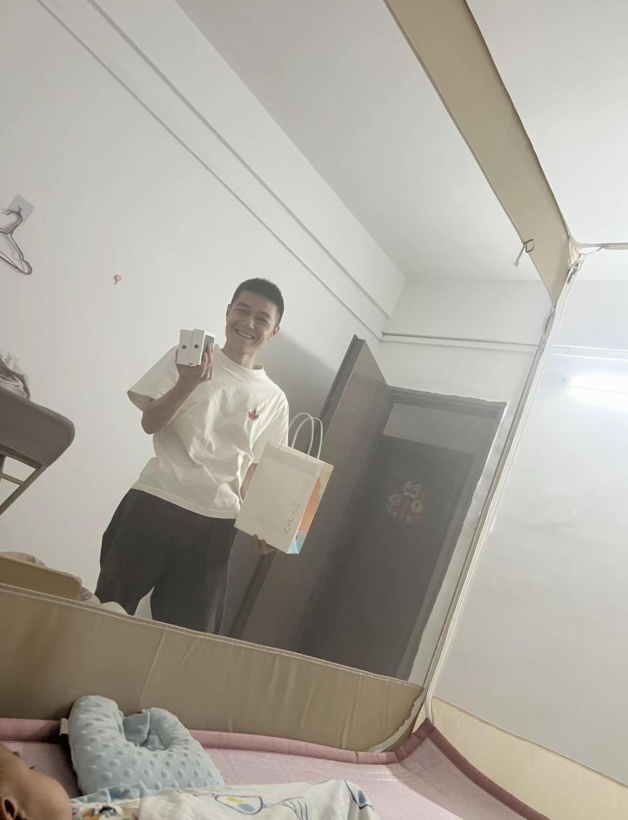 再冷漠的女人收到这个礼物都会笑 这个世界上什么都是假努力是假的，天赋是假的，缘分