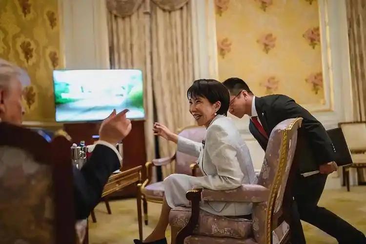 在普京落地北京之前，美国又使出新花招：5月18日，美国宣布延期对俄罗斯石油的制裁
