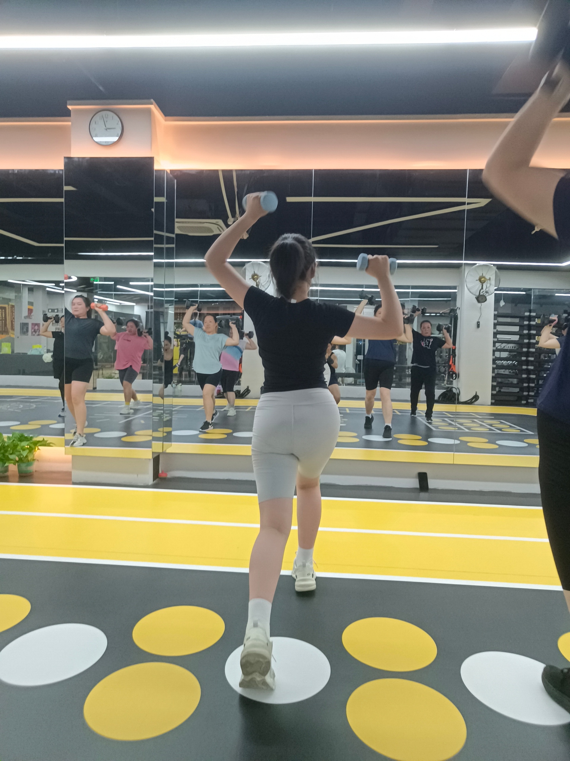 武汉减肥 十二岁小美女暑假班完成二十斤后，更加健康自信，体态更加挺拔，极大的正能