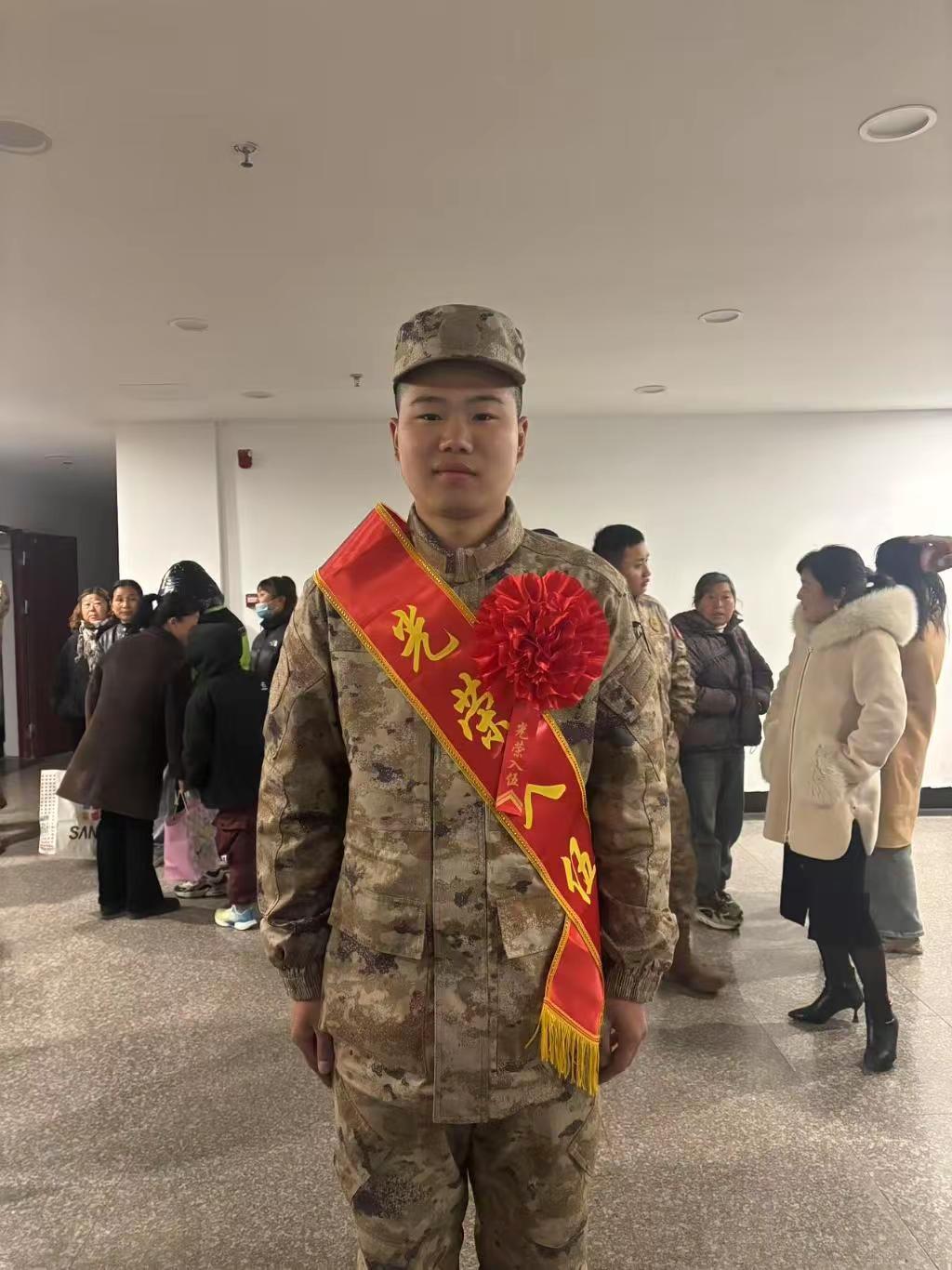 儿子，妈妈真的想你了，我也想把你这一路坑坑都给填满可是妈妈真的尽力了，妈妈亏欠你