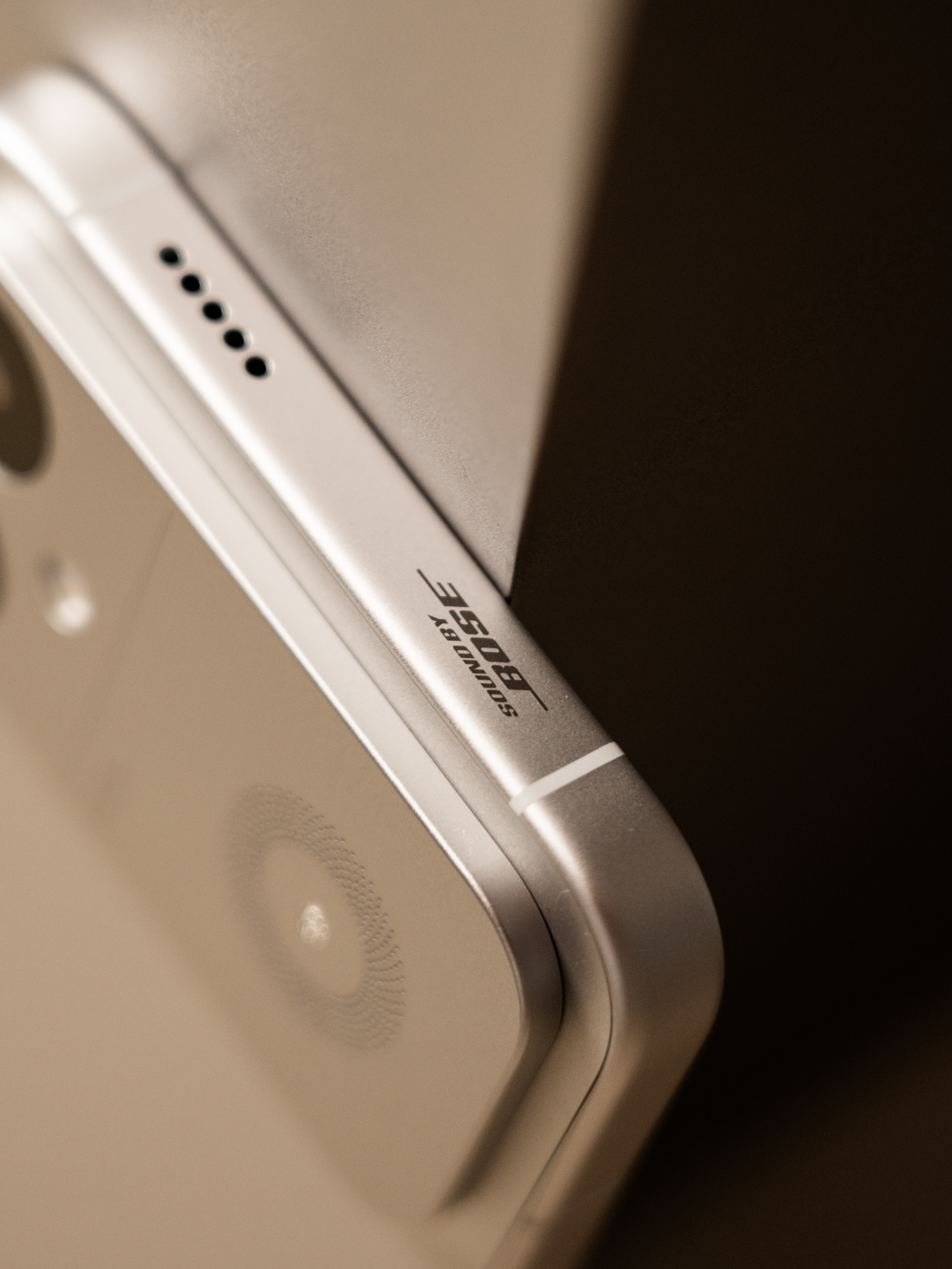 REDMI K90至尊版登场，旗舰芯+独显芯片+主动风冷散热的强强联合，带来超越