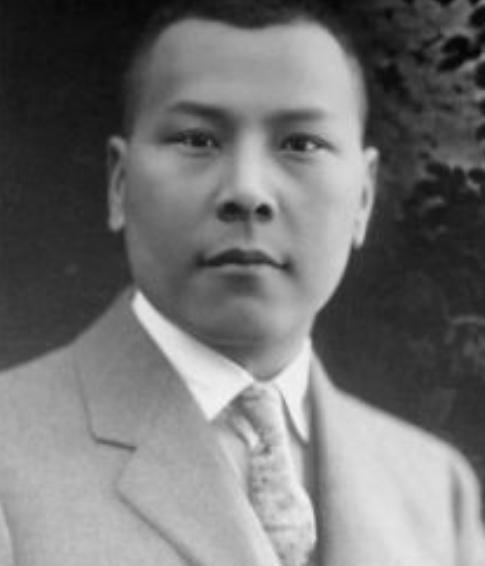 20世纪初，云南陆军讲武堂如一颗星火，在风雨飘摇的中国点燃了军事革新与民族救亡的