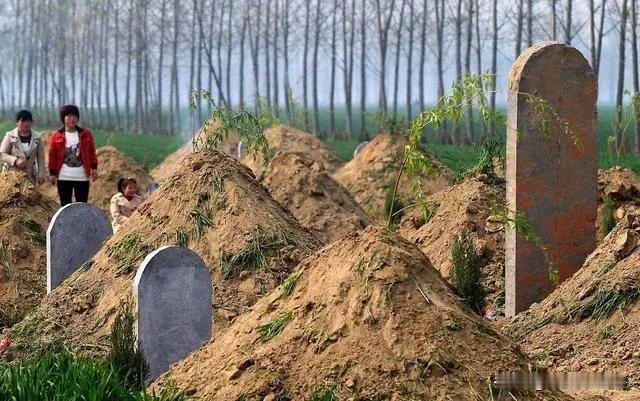 朋友父亲去世后，母亲为了不影响孩子们的生活，年近六旬的母亲选择了再婚，但是幸福生