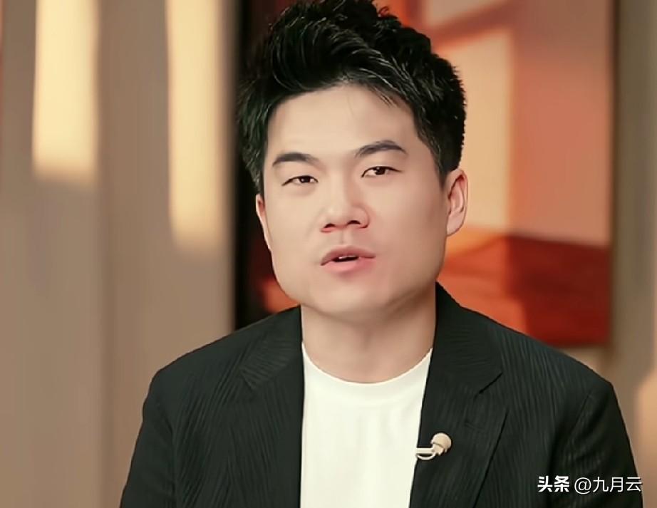 董宇辉对谈陈楚生，在总结时他说到，“能做成事的人，都认真，都执着，都很抠细节！”