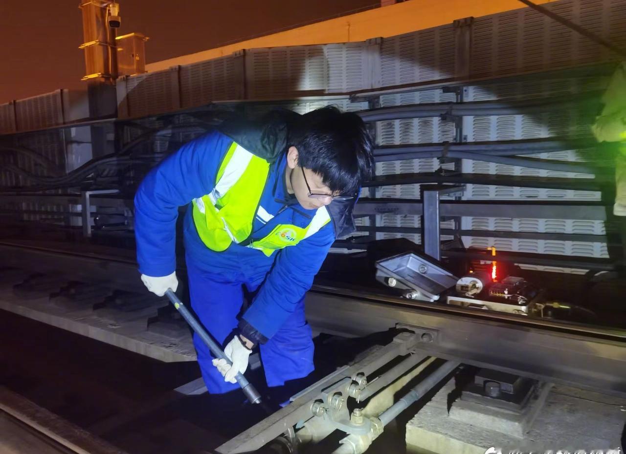 【春节我在岗｜通号守护不打烊，护航地铁平安路】新春将至，为保障春节期间地铁安全平