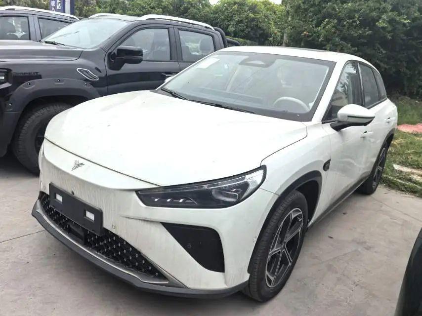哪吒 2024款 哪吒L 310 闪充红衣版 26年挂牌 包牌过户8.38 坐标