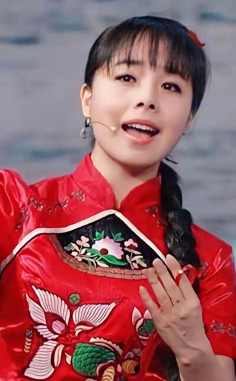 王二妮
演出照