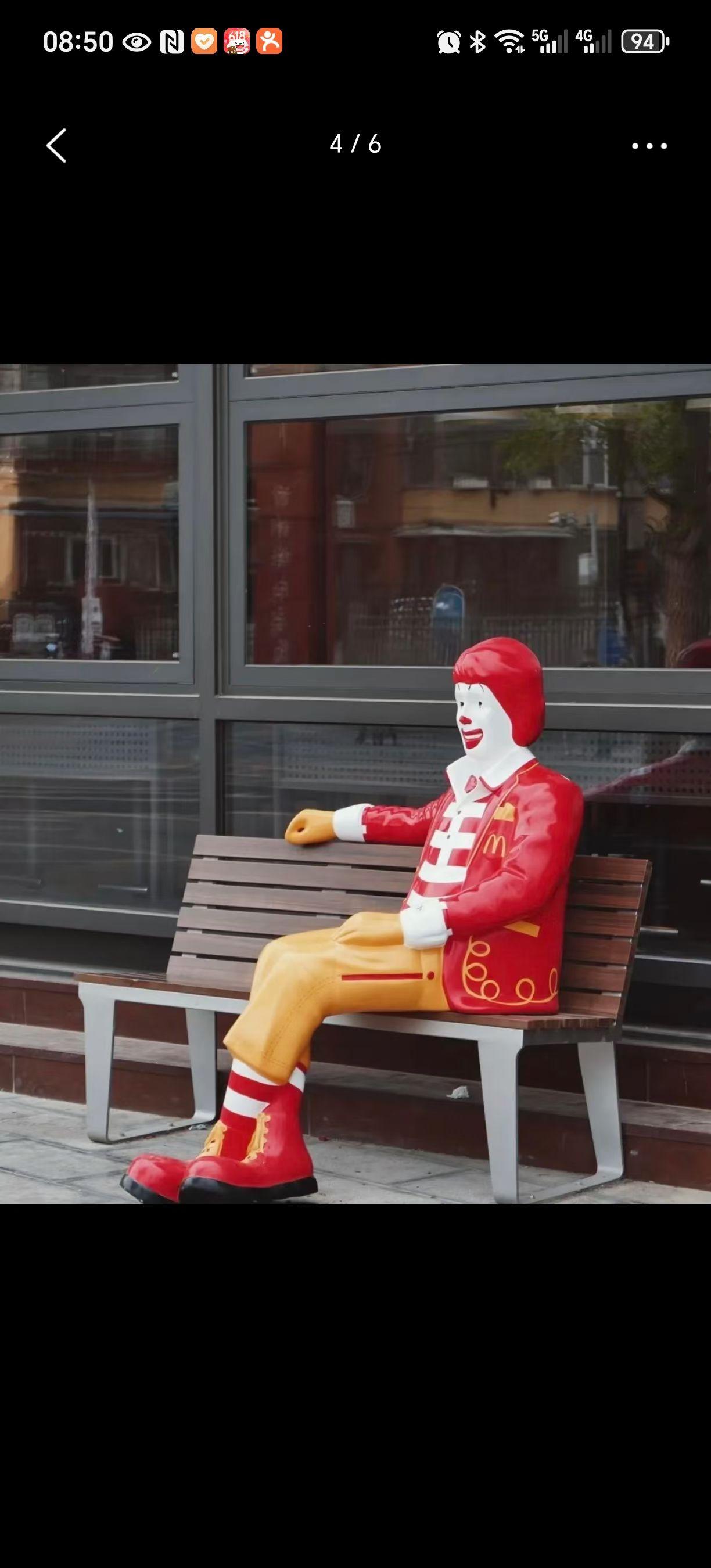 驼铃古道店有个麦当劳叔叔，这个形象怎么有点买家秀的意思呢？我最喜欢原始的麦当劳叔