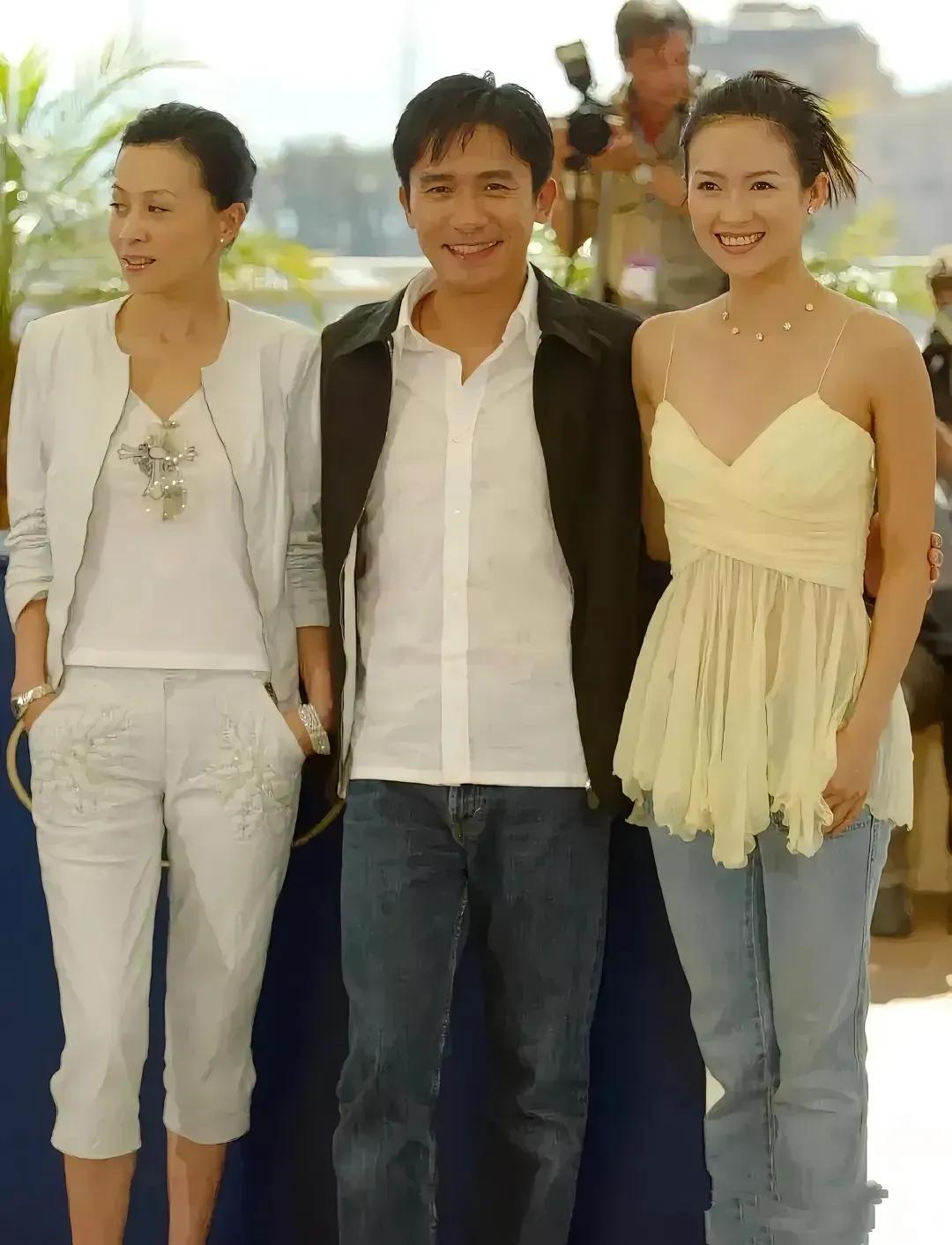 大概20年前的章子怡，真是美得澄澈又干净呀！
章子怡、梁朝伟、刘嘉玲出席戛纳电影