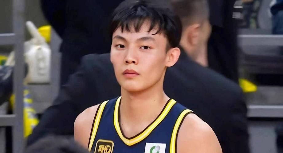 徐杰迎来战术地位转变新契机

徐杰在2026年休赛期迎来了职业生涯至关重要的战术