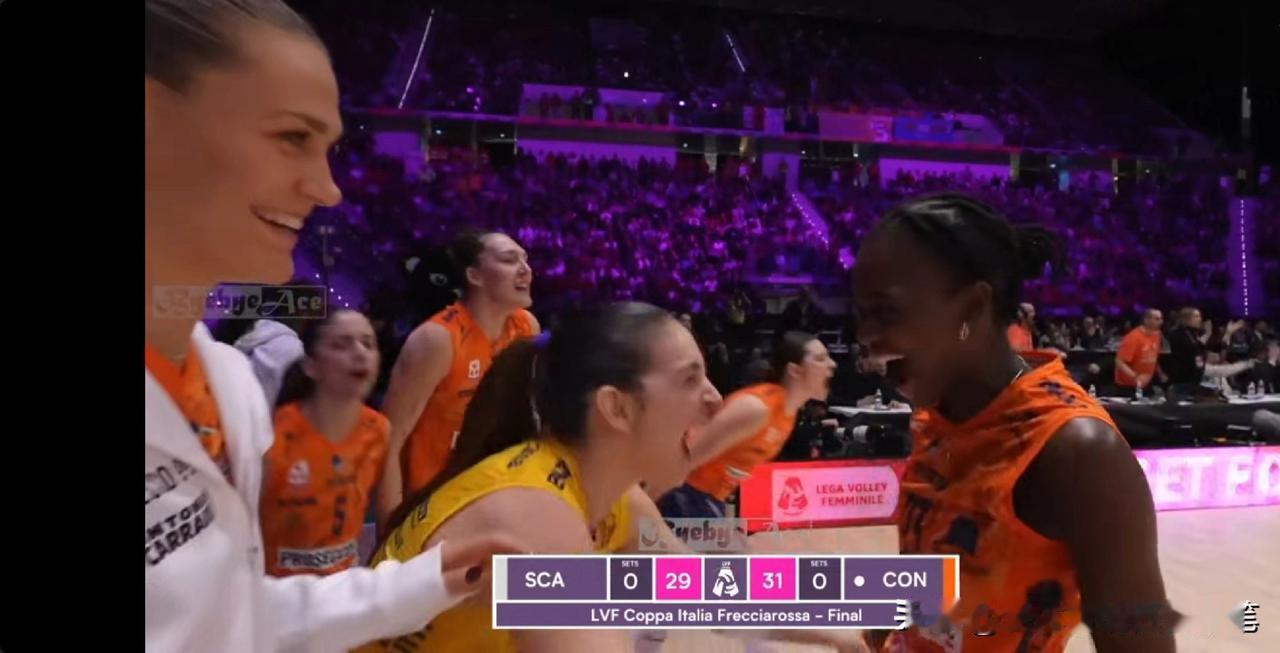 朱婷首局11扣5中1拦，关键时刻显定海神针[赞]
瞧，朱婷的队员笑啊，喊啊，鼓掌