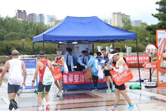 冰城公安：当马拉松遇上普法课 赛道终点的“第二课堂”