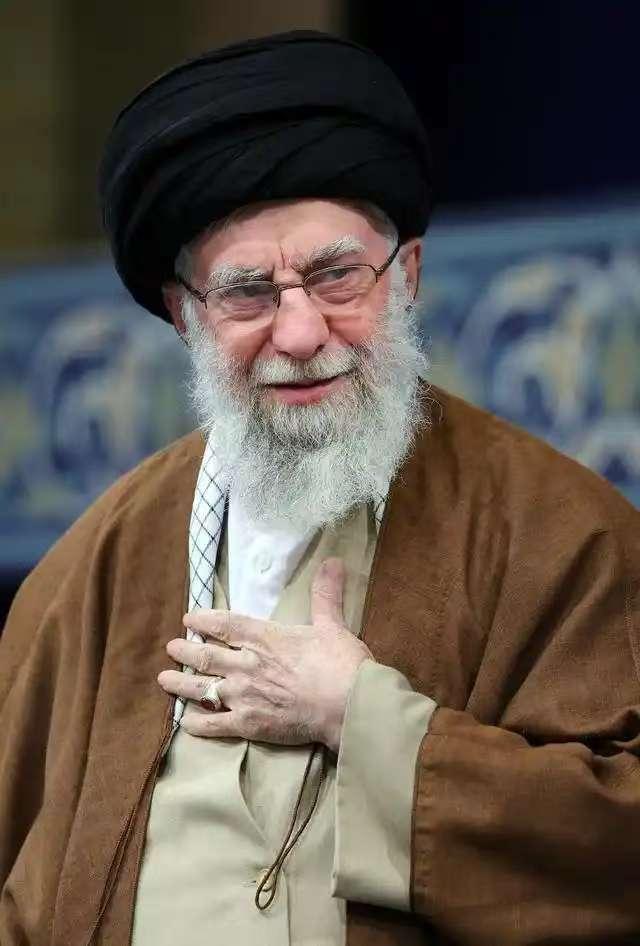 12月5日，第一篇
哈梅内伊的作用被严重低估了！
大部分情况下说起哈梅内伊，很多