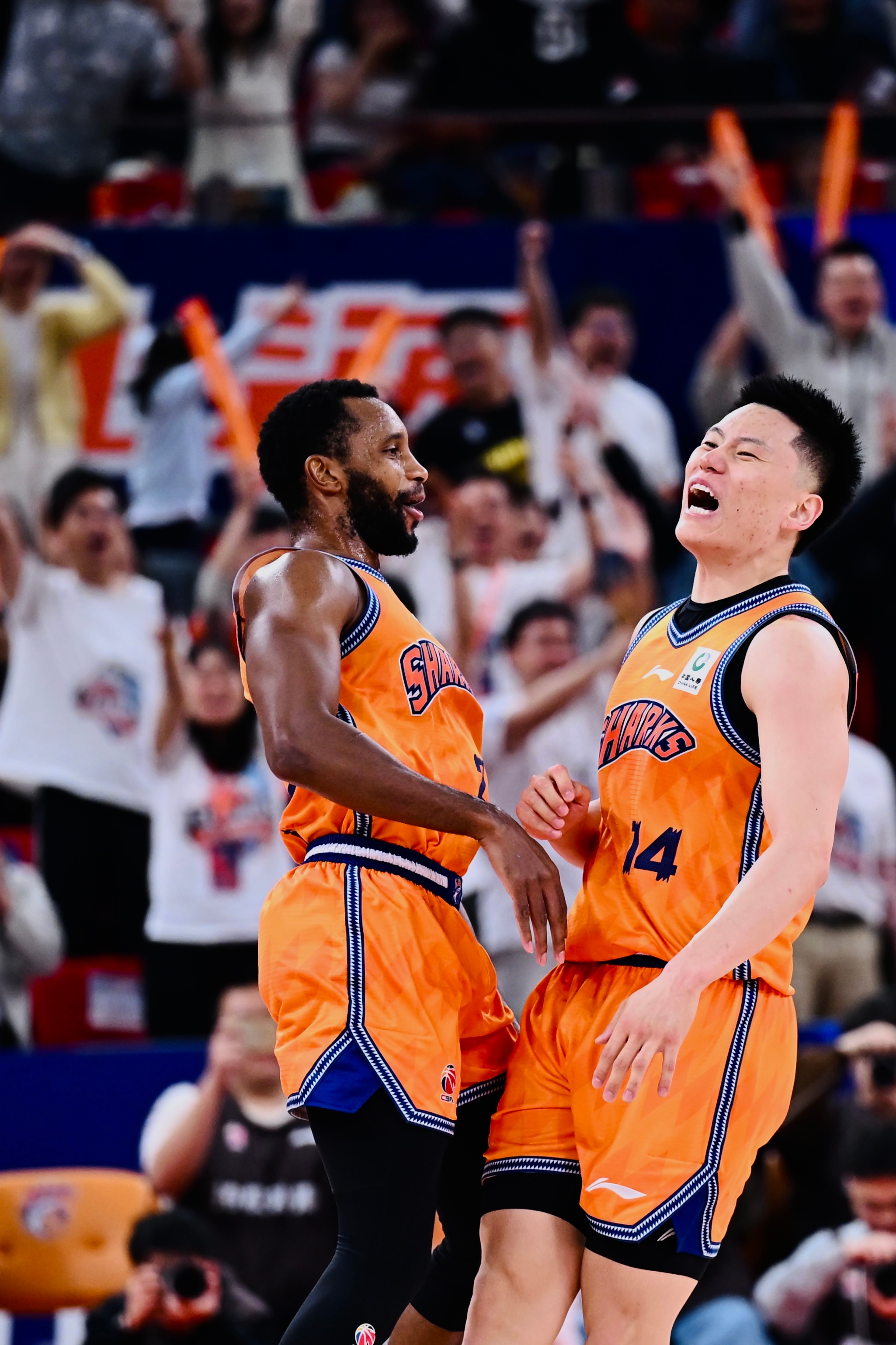 季后赛快到了，老家伙们都开始出状态了上海久事大鲨鱼