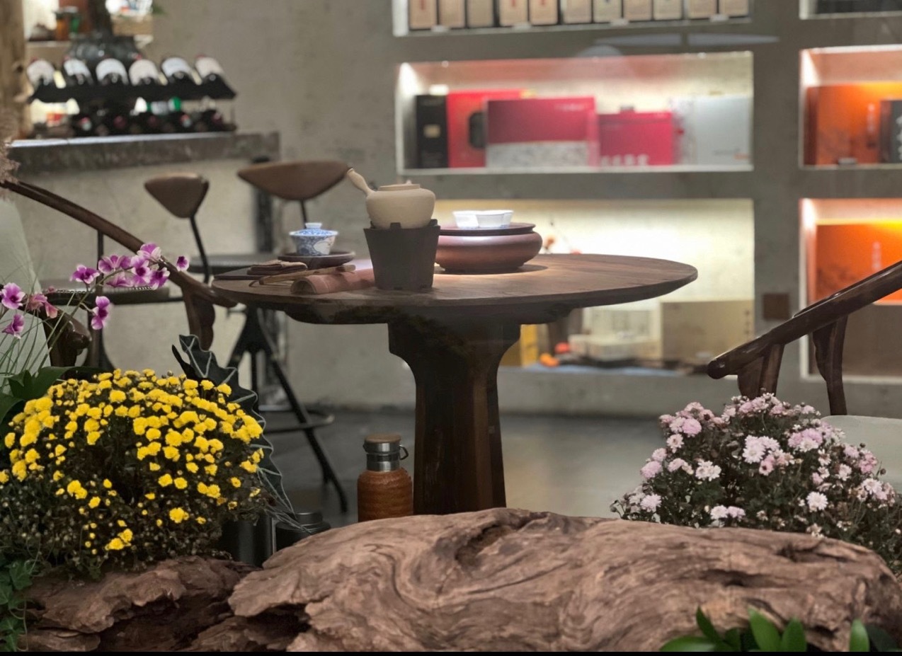 品茶赏器交友  茶是甜的，是物质的，更是精神的；是烟火日常，也是心底诗意。人总会