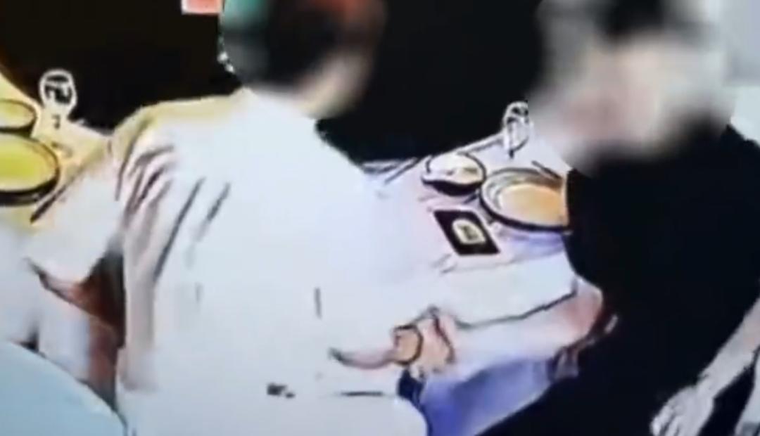 这个婚庆公司真够呛！其摄影师不但不按时到场，而且还是“三只手”！
前不久，南京的