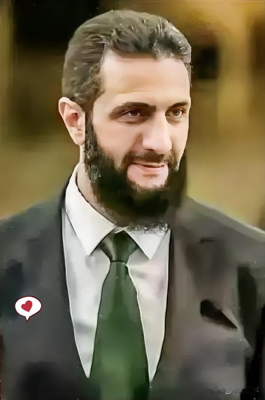 真想不到，曾是一个恐怖头子的叙利亚过渡政府领导人朱拉尼，在短短一年多的时间里，竟