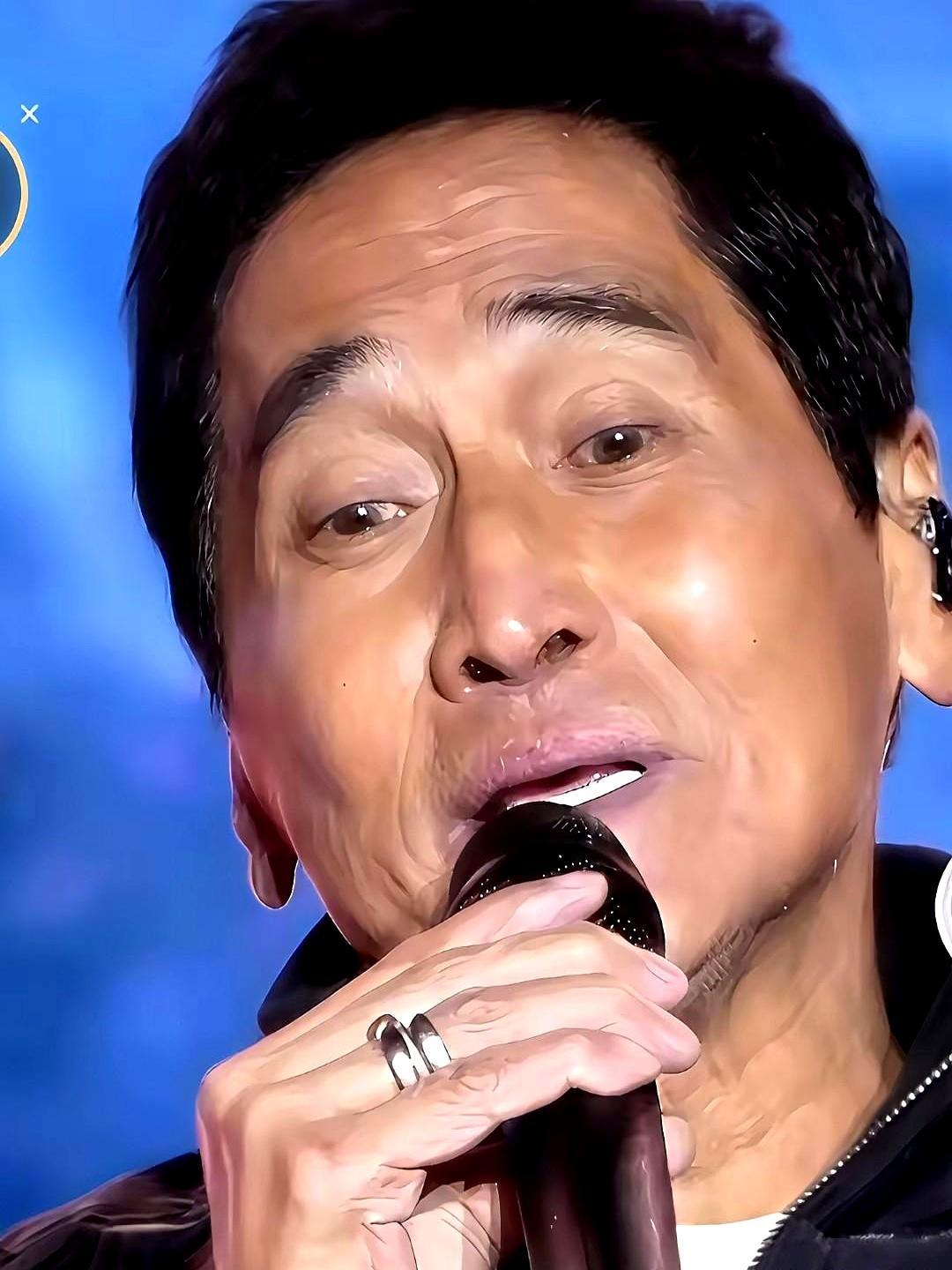 66岁的齐秦挺着大肚腩站上拉斯维加斯舞台扯着沙哑嗓子嘶吼时，你绝对认不出这是当年