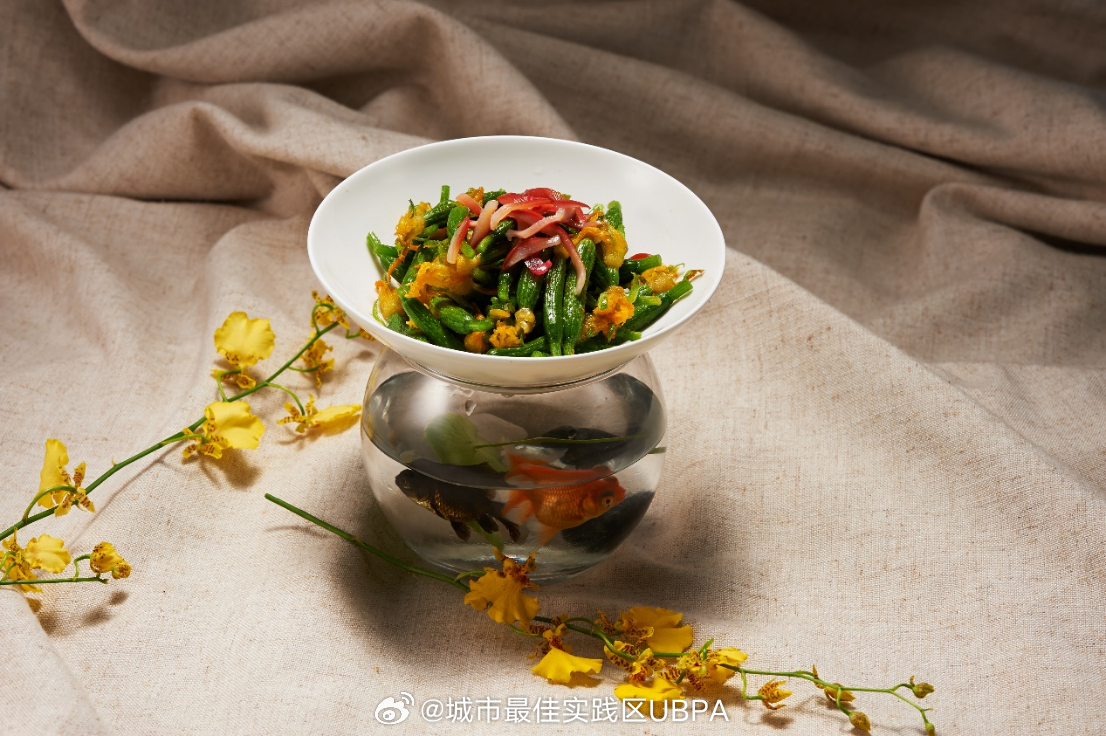 U享美食夏日来临，食用鲜爽河海鲜最为养人。白灼虾脆嫩弹牙，保留满满蛋白；咸蛋黄膏