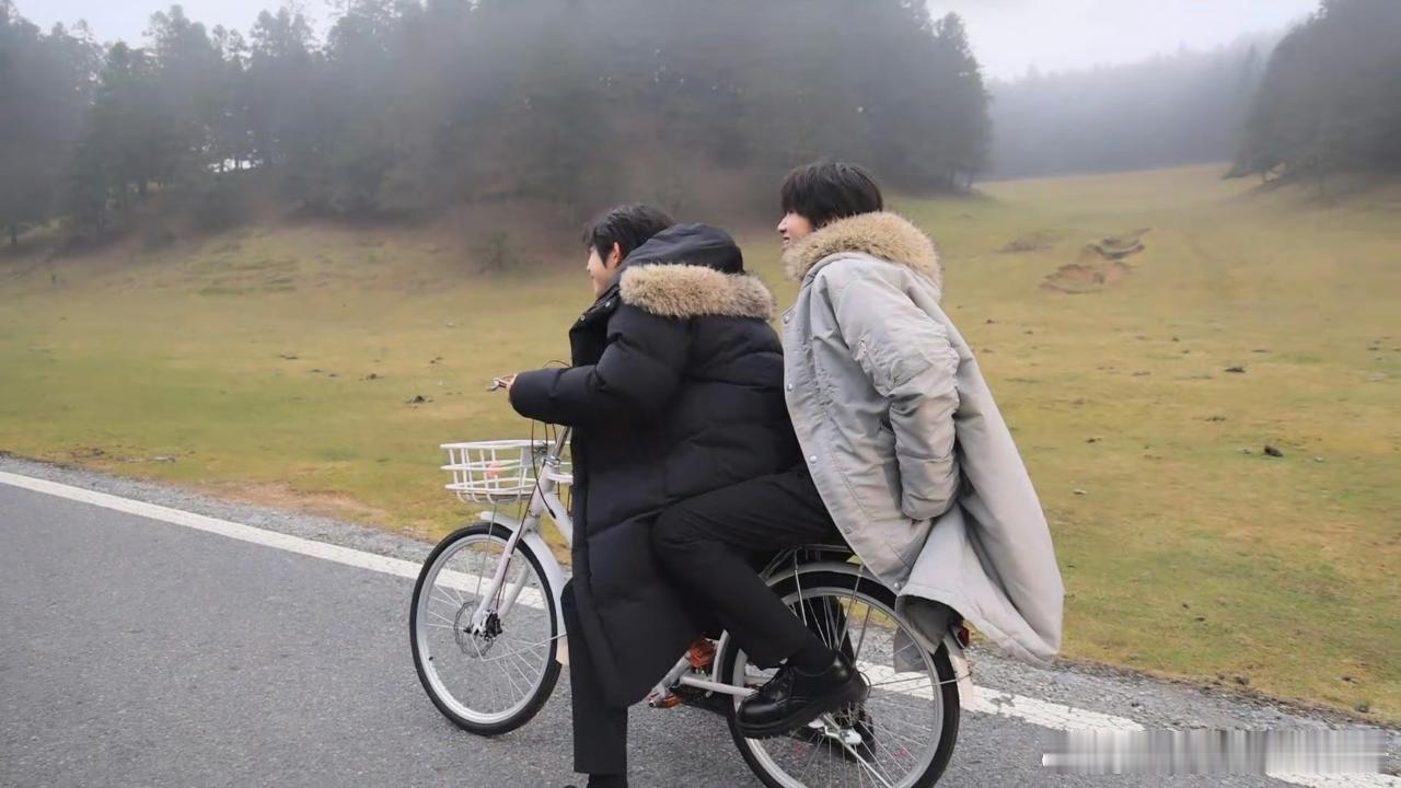 tg jo鸡骑单车名场面 