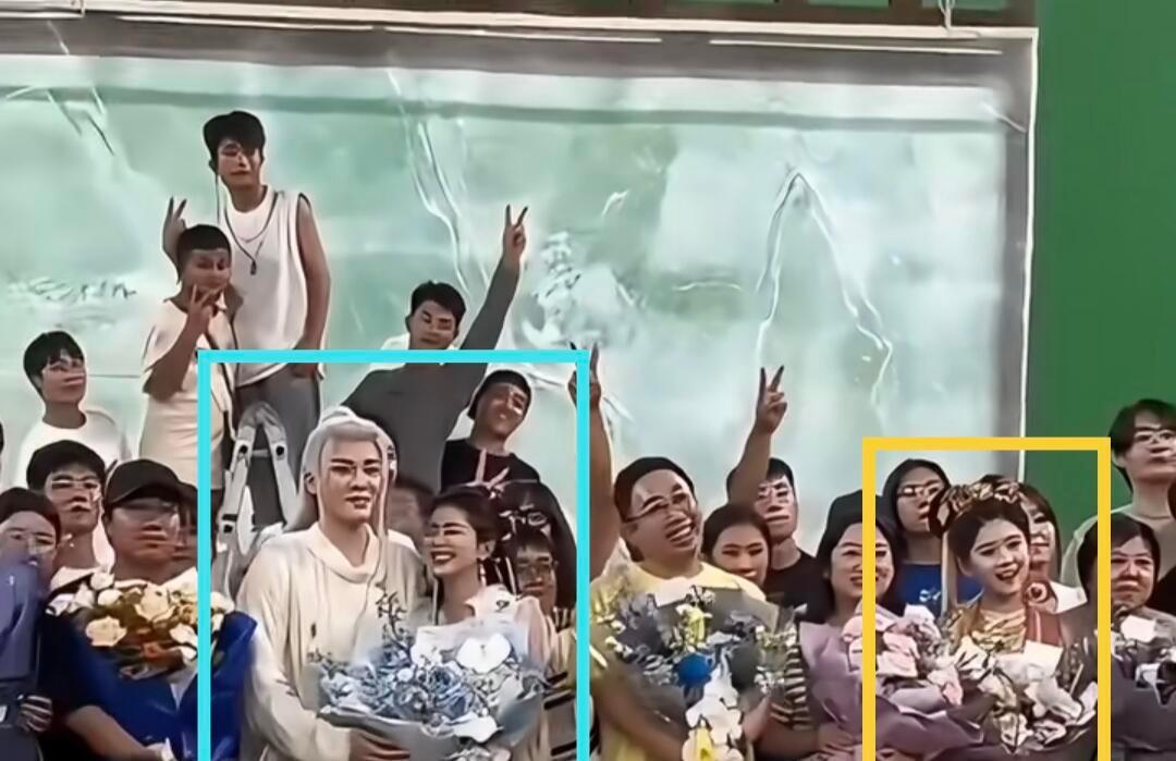 杀青的时候时间之神也在，是不是倒转时间了主角杀青的装扮是花如月将白九思从冰块里唤