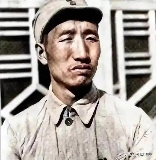 徐向前徐帅年轻时一脸苦相，因为这副模样，不善钻营，在山西师范速成学校时阎锡山对他