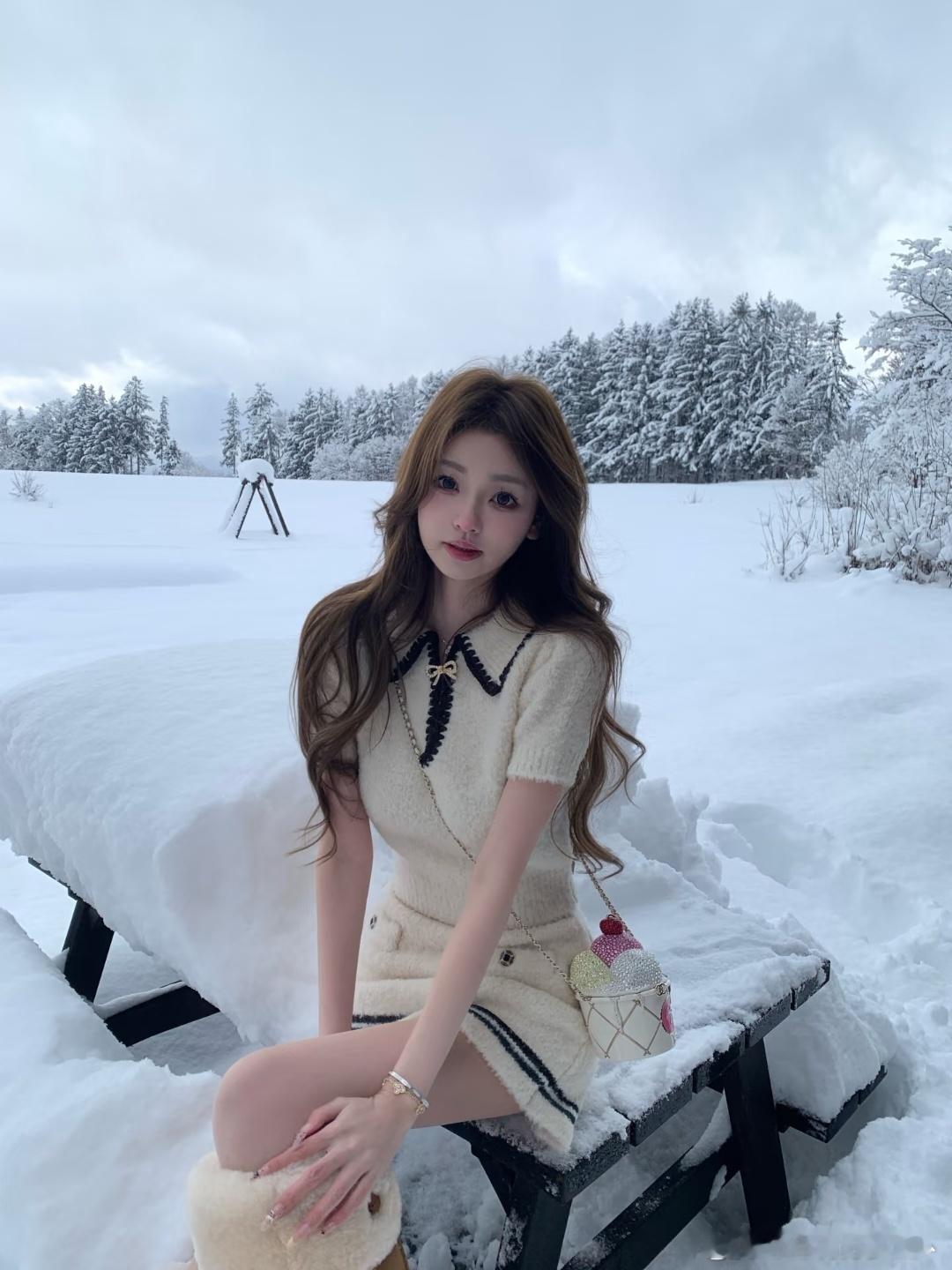 懒懒又去日本陪男友王思聪了，穿成这样真抗冻啊 