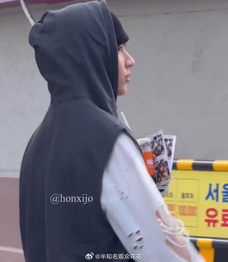 偶遇and2ble拍人生四宫格乐华新男团and2ble五人路透 等一个高清版人生