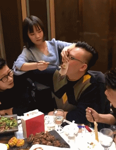 谁也不知道下一秒会发生什么，这就有点尴尬了哈哈.... ​​​