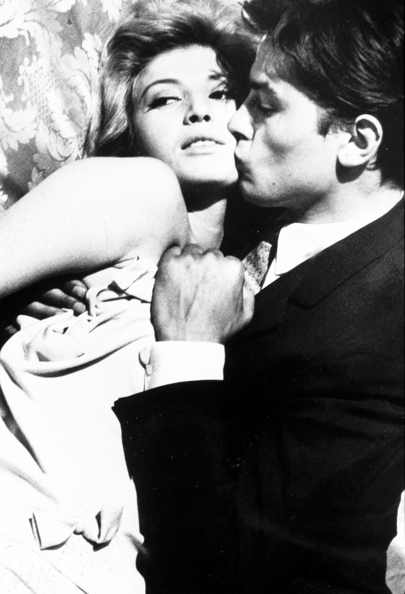 安东尼奥尼导演的《蚀》（1962）里的阿兰·德龙与莫妮卡·维蒂[心]一年前的今天