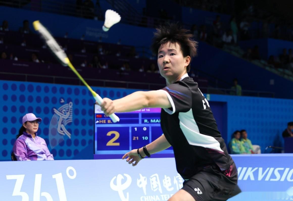 0-2！何冰娇六连败杀人诛心，安洗莹汗都没出，晋级女单决赛！
在杭州亚运会羽毛球