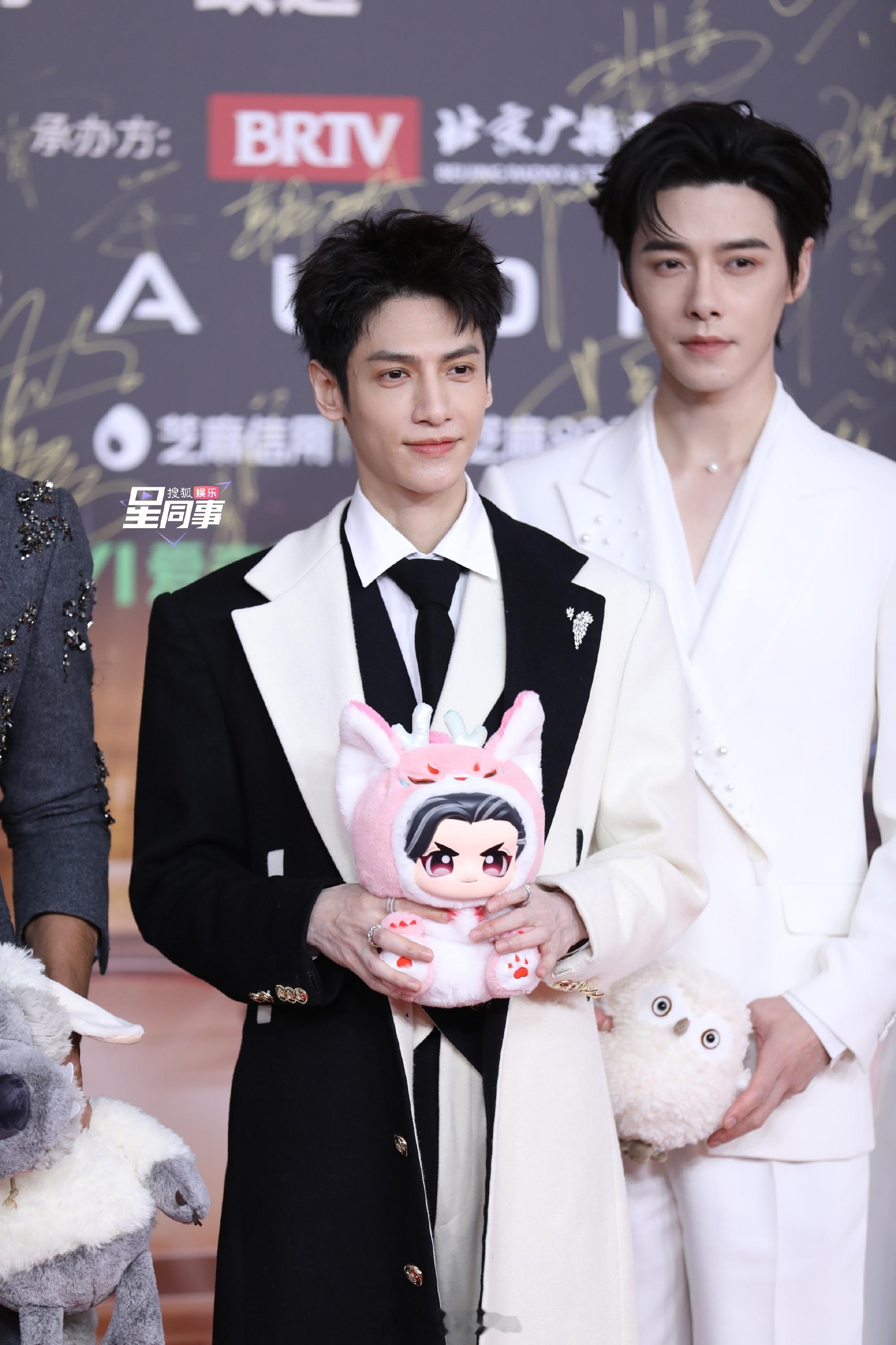 男明星红毯生图罗云熙、王鹤棣、张凌赫、侯明昊、周翊然、徐振轩 ​​​