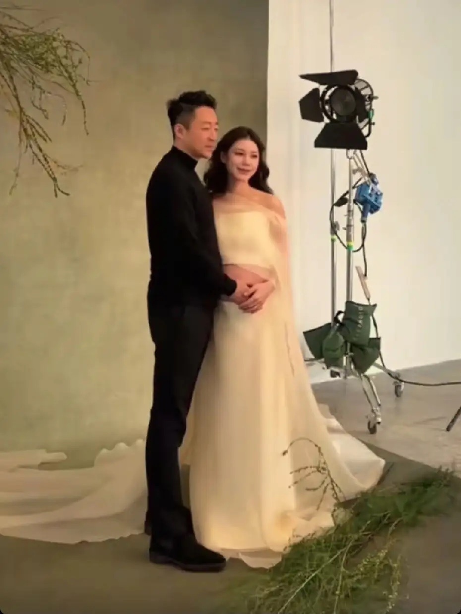 汪小菲和老婆拍孕期写真，这个孩子是个有福气的，赶在了汪小菲人生最稳定成熟的时候！