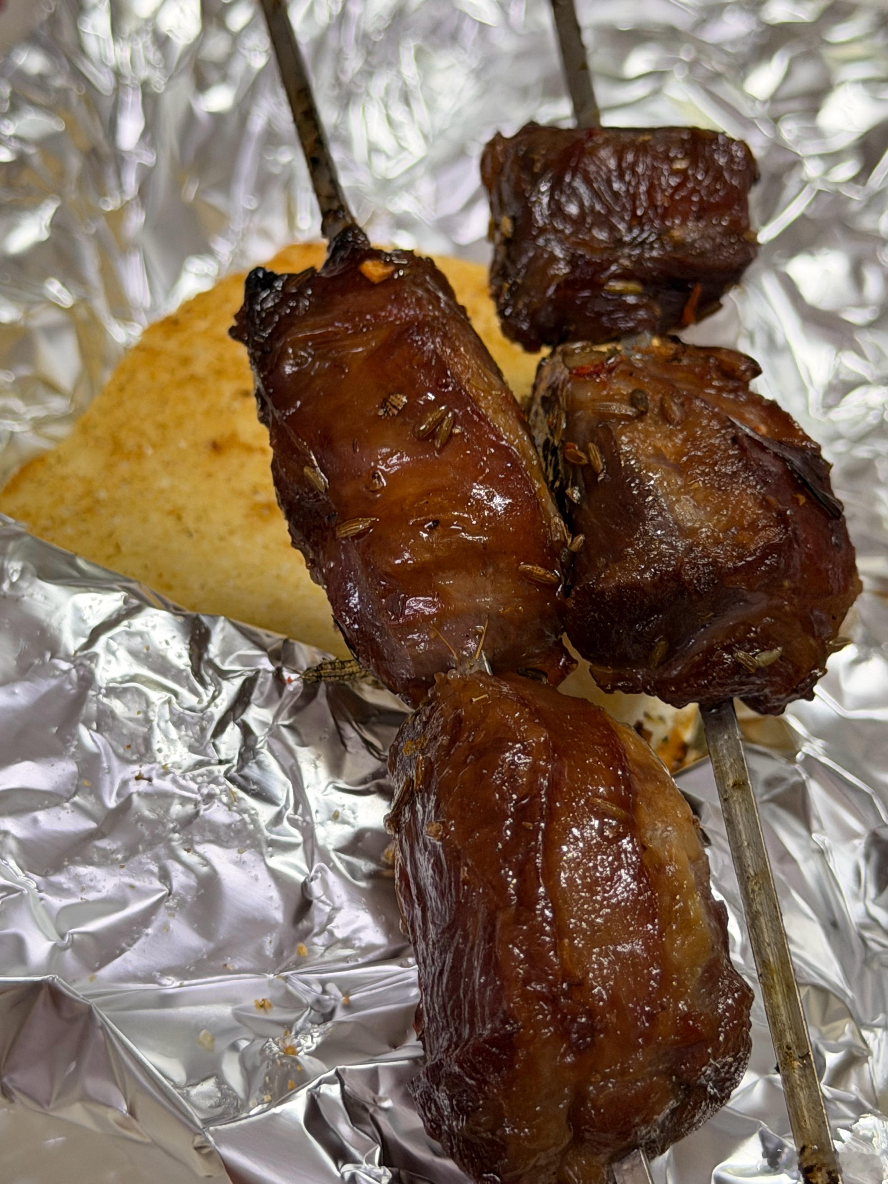 大油边已打败烤馒头片成为烧烤必点