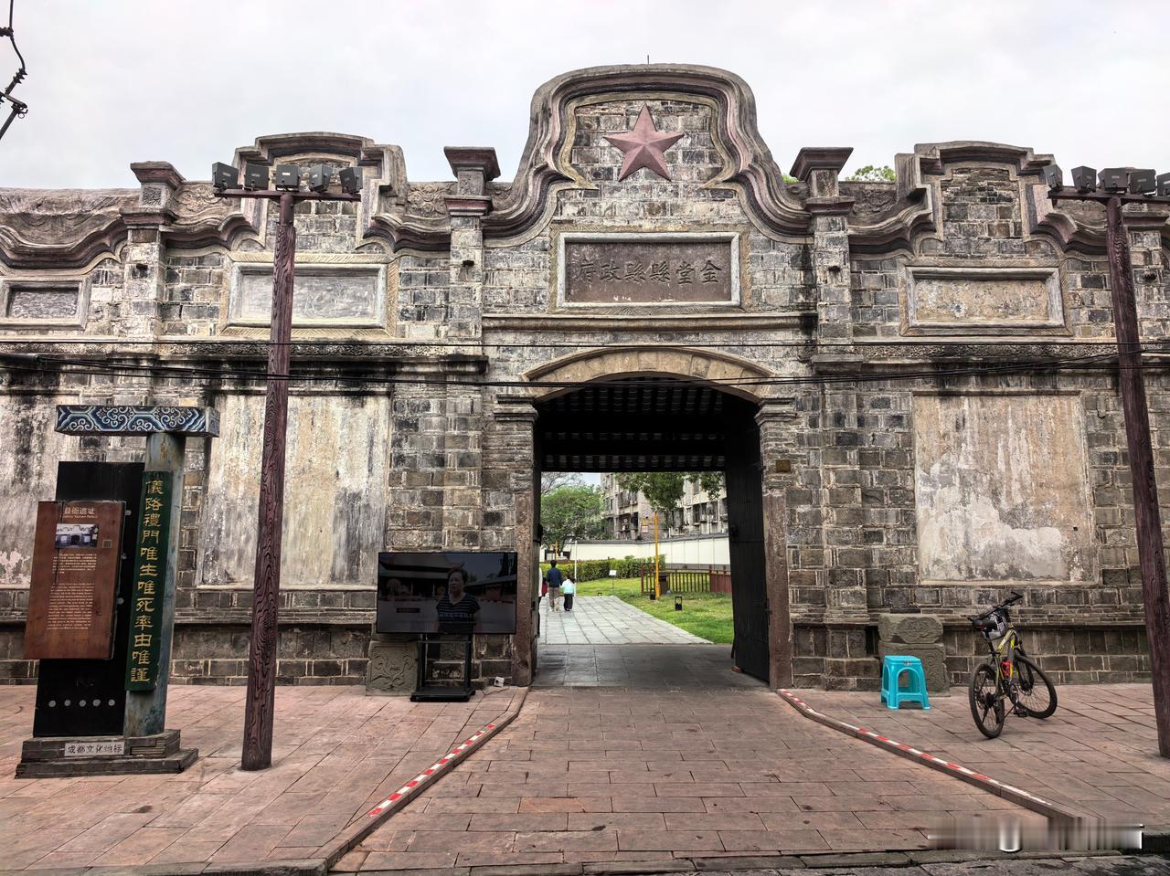 城厢古县城。
青白江城厢古城是成都唯一保留古县城格局的古城，被称为“老成都的活沙