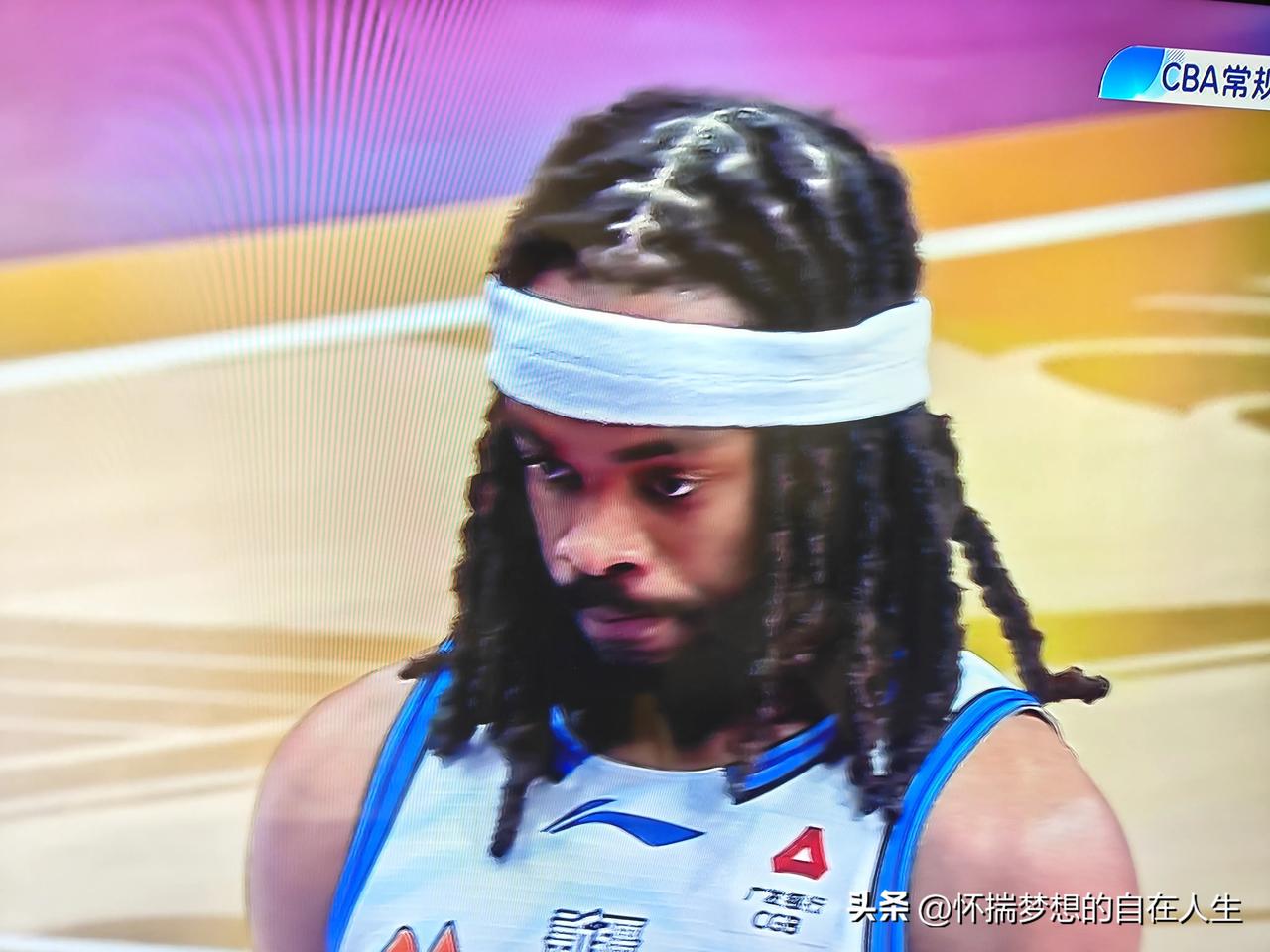 真不明白CBA这些外援们为什么会有那么多留小辫子的，今晚看北控男篮与新疆男篮的比