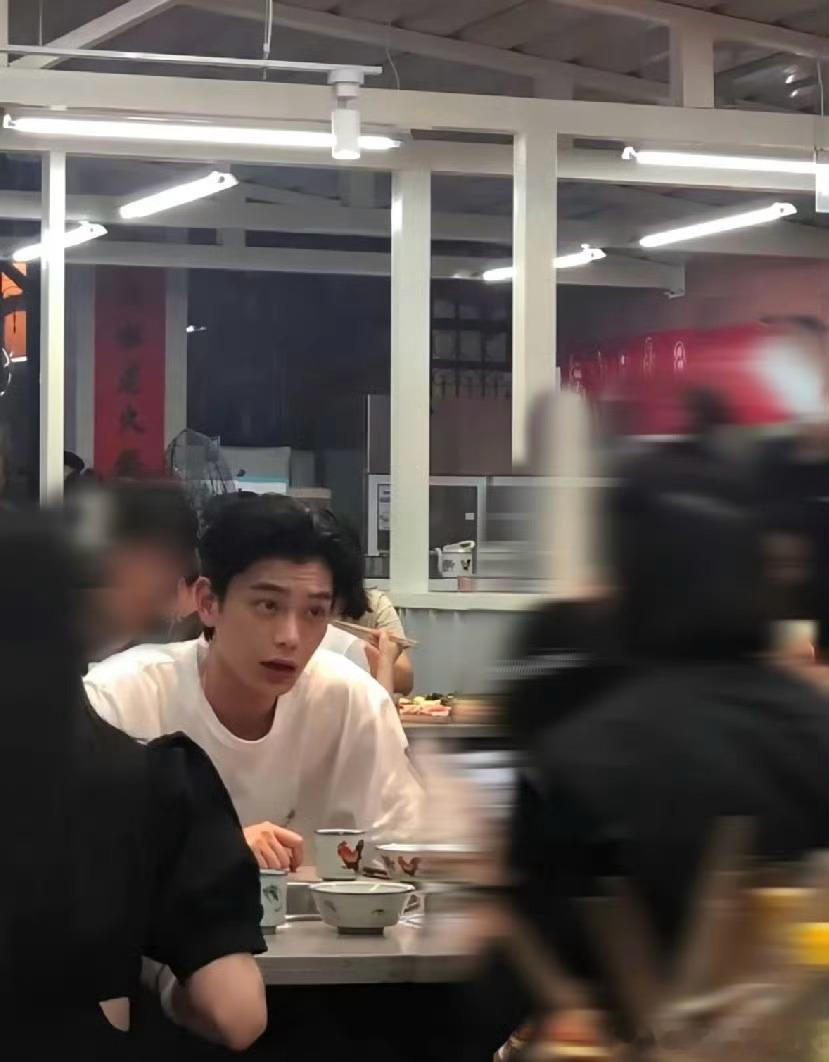 丁禹兮素颜 丁禹兮素颜是真的帅！好帅啊线下这张好痞帅 生图也这么能打 真的太帅了