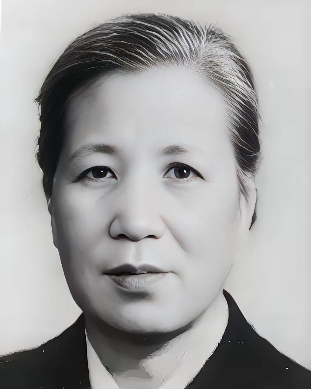 1929年，地下党傅玉真得知新婚丈夫叛变，她痛苦不已，过了几日，还是决定除掉他。