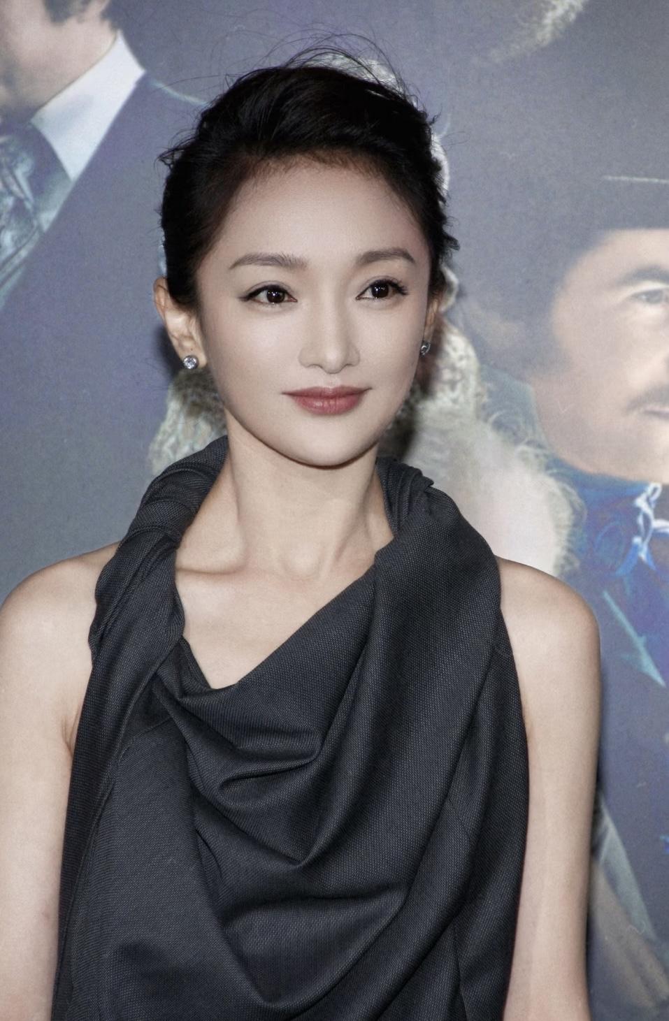 一出场就惊艳全网，这位明星凭什么火了这么多年

有人靠流量昙花一现，有人凭实力长