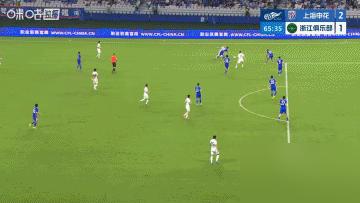 19岁王钰栋，进球后嚣张怒吼。
中超赛场，他假动作扣球，左脚抽射破门。随后，他