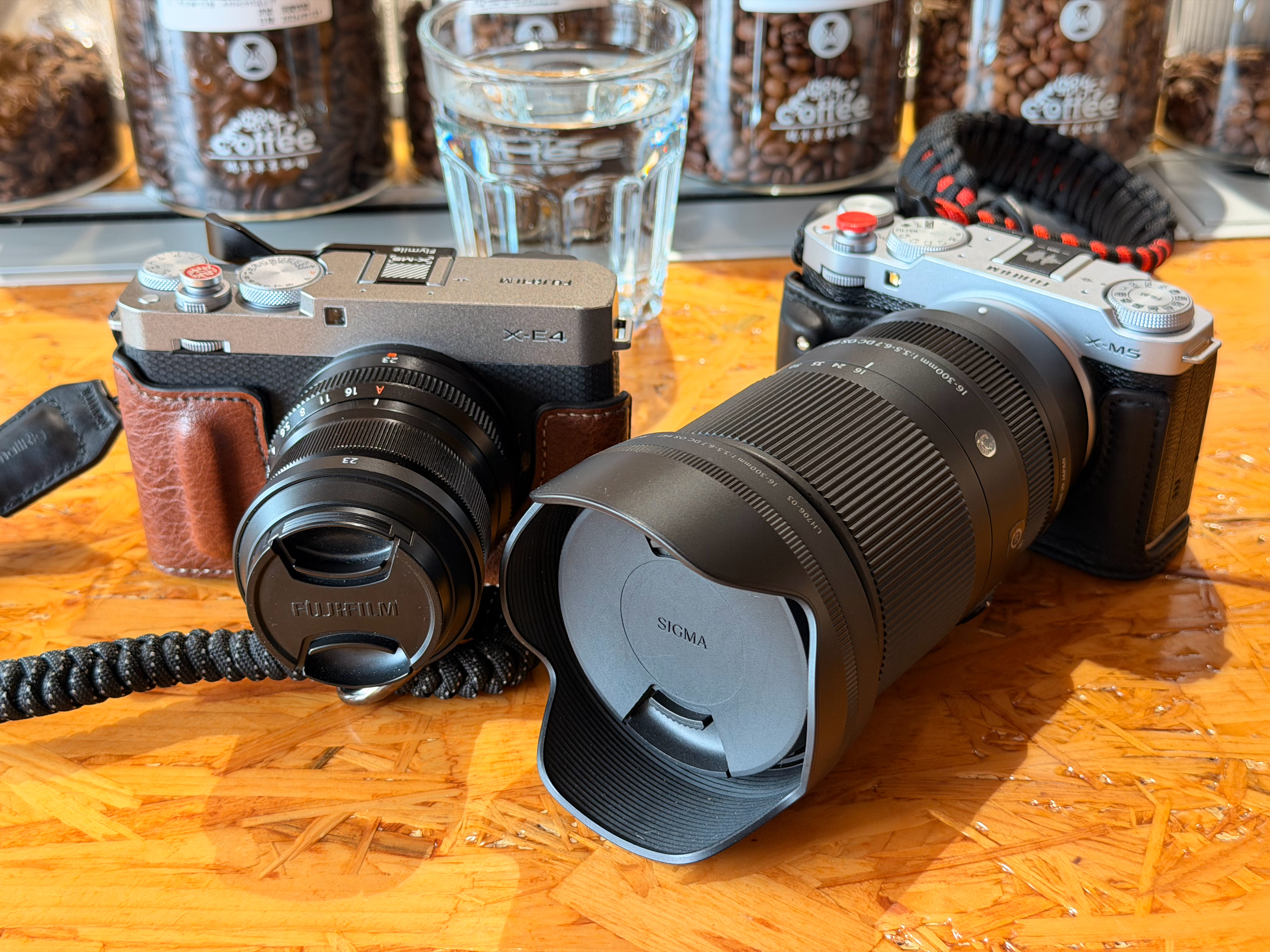 给两兄弟合个影吧蘑菇聊车