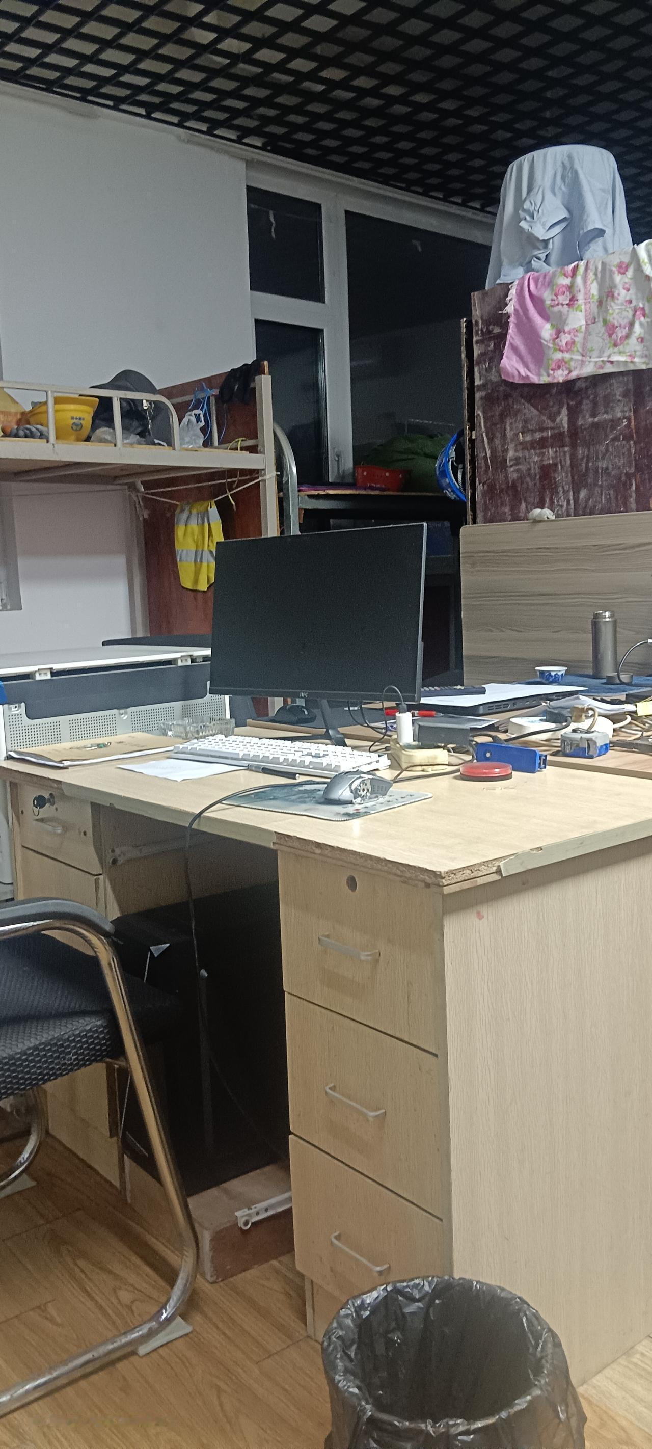 幸福是有权有势又有钱，命好运好造化好。想吃想要想玩的都极容易得到。最上乘的还是所