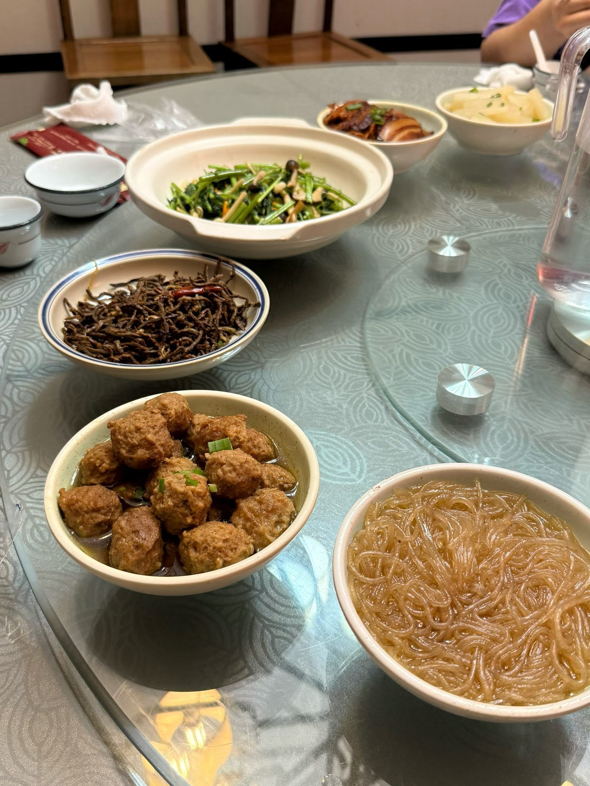 美食[超话]带朋友打卡正定非遗八大碗🥣地道四荤四素，慢蒸出来的老味道。扣肉软糯