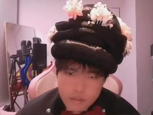 计划赶不上变化，成都第一集先买运动鞋……临出门穿成休闲鞋了。 