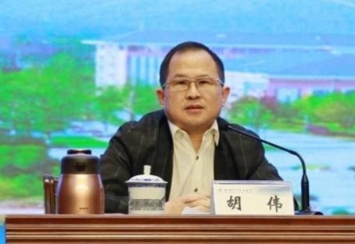 “中美关系恶化的责任不在美国，中国应该看看自己的问题！”这句话出自中国教授胡伟之